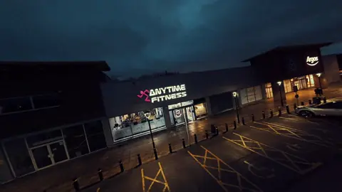 Fitness Redefined: The Drone’s-Eye View   🧑‍💻 soramedia.uk 🎥 DJI Avata 2 #dronevideography #aerialvideography #dronesforbusiness #droneagency #premiumvideography #luxury #fpvtour #anytimefitness #gym #fpvwalkthrough