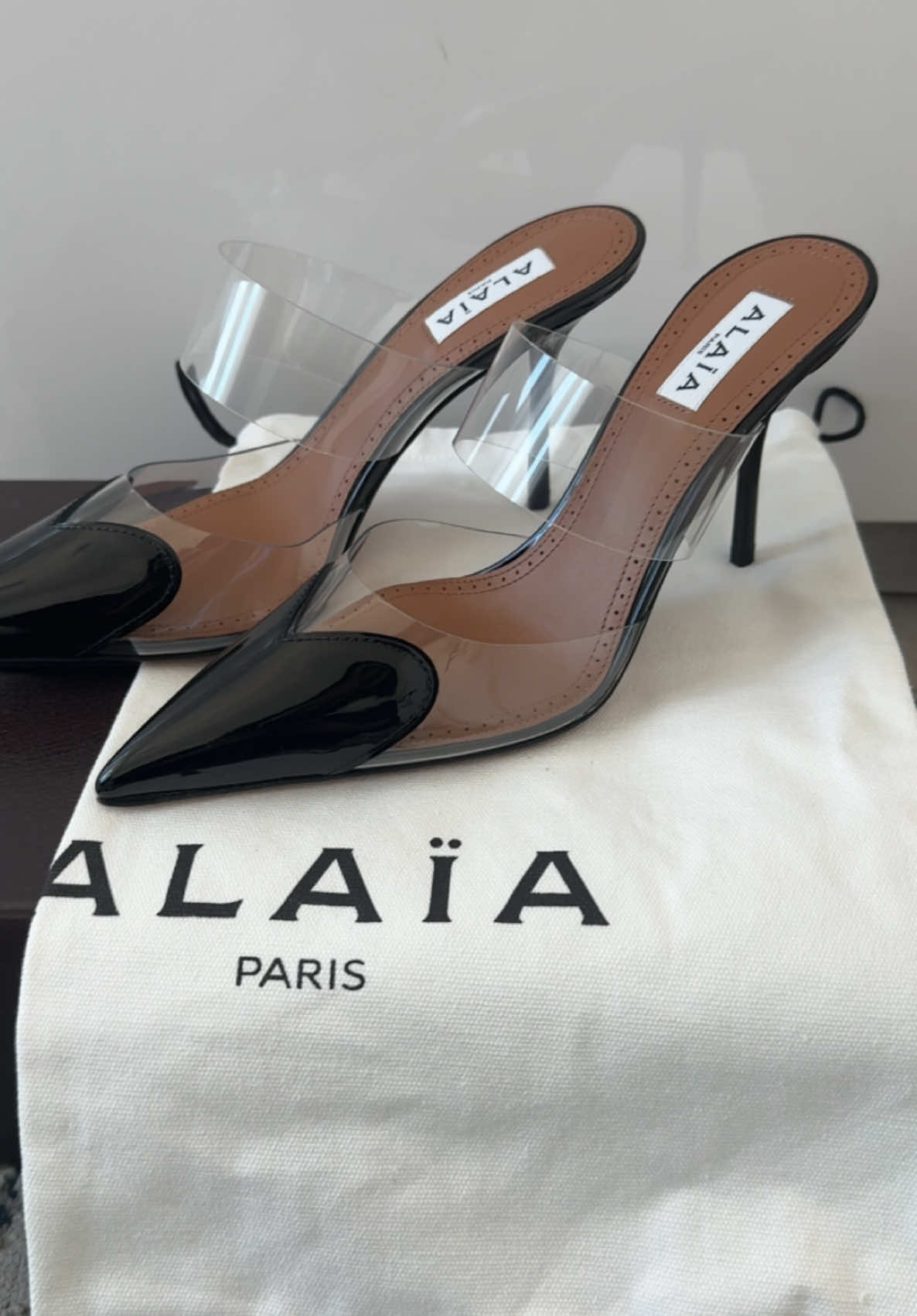 I finally got my hands on these heels and I’m obsessed, they are so comfortable as well. @Maison Alaïa #alaiaheartshoes #luxury ♥️