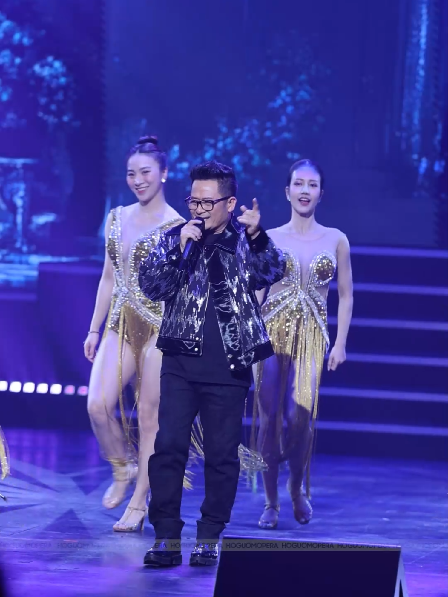 Người hãy quên em đi - 