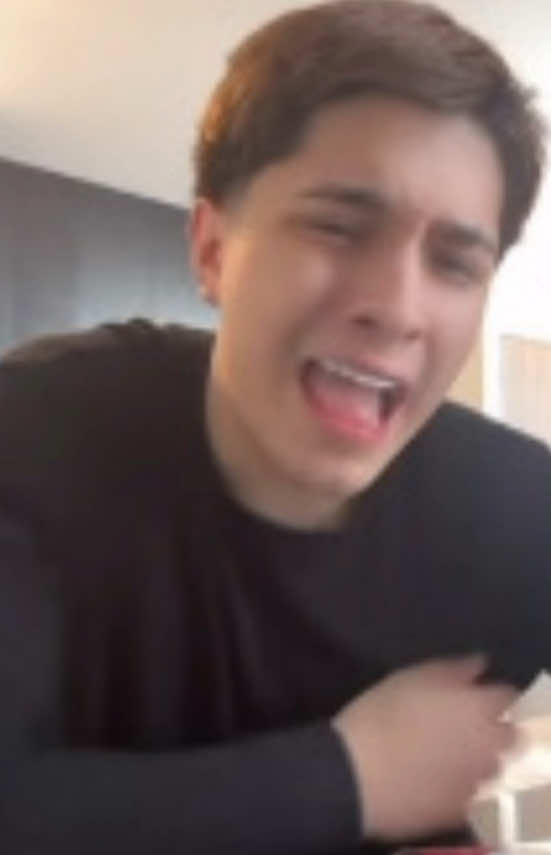 Bro did not clock him😵‍💫😵‍💫 #fyp @alannsito @alantherizzkking @santos #santos #ashtrevino #viral_video #beef #arguement #alanlive #live #beeflive #cooked #lolll 
