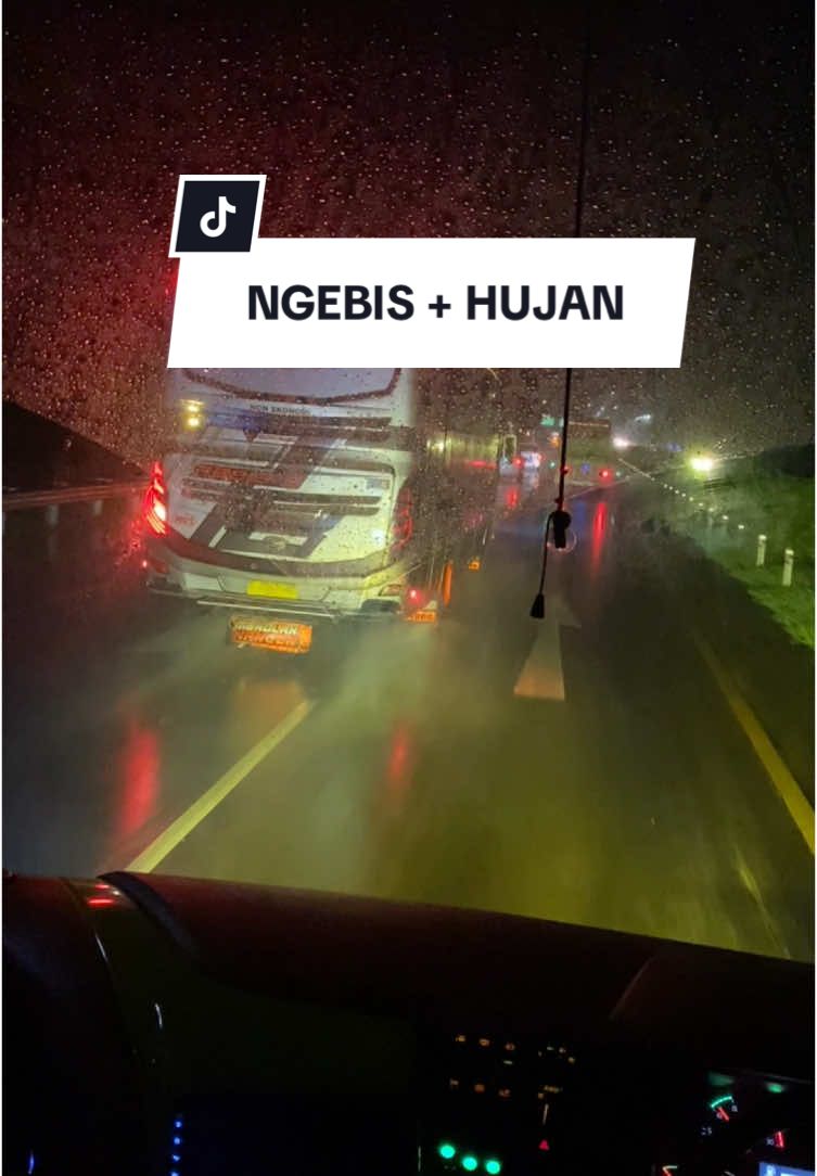 Hujan + Ngebis di tambah putar lagu2 Lawas 💆🏻‍♂️  . . #explorebuslovers #busakap #potividi #efisiensitransport 