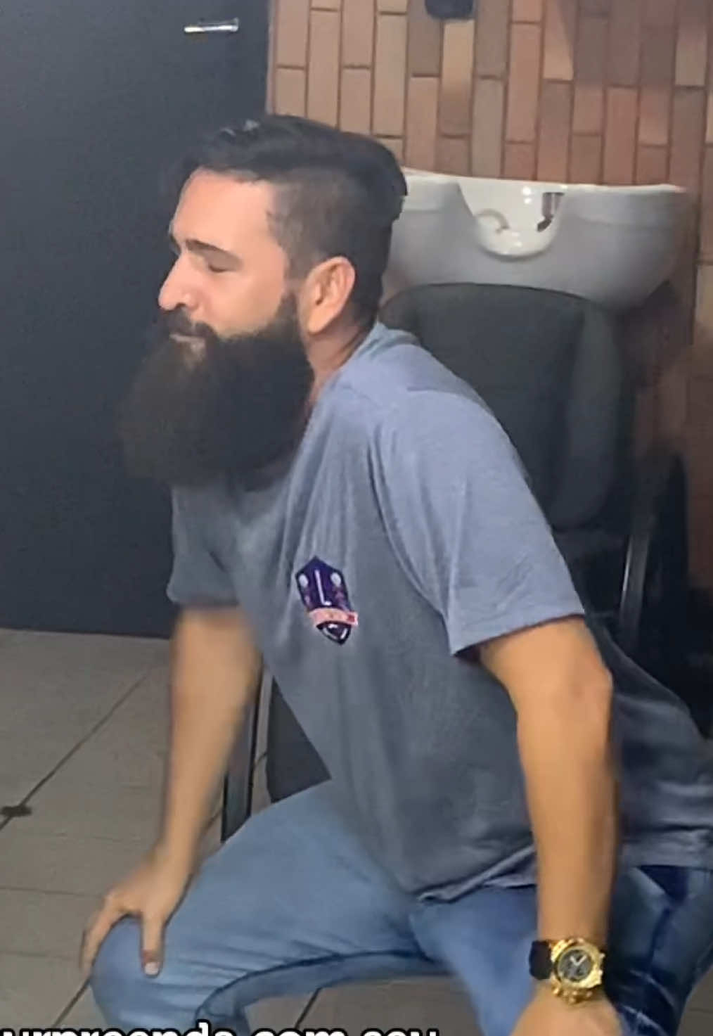 Quem ficou surpreso com talento extra do Barbeiro? 🤣😂🤣 #foryou #barbeiro #viral #dança #humor