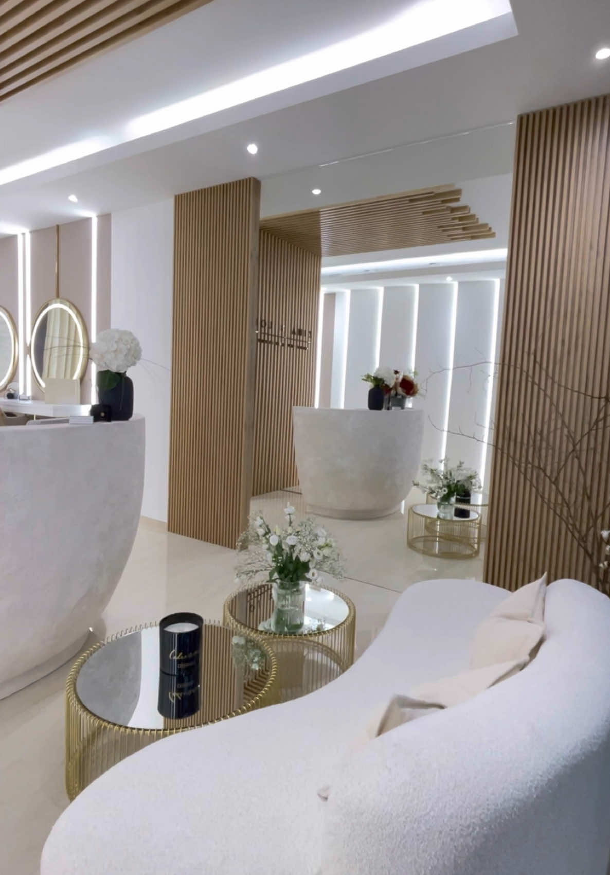 Beauty Salon 🤍 #fyp #interior #interiordesign #rendering #inspo #viralvideos #cozy #luxury #pinterest #fyppppp #tikt #beigeinterior #foryoupag #cosmetics #foryouu #inspodesign #studio 