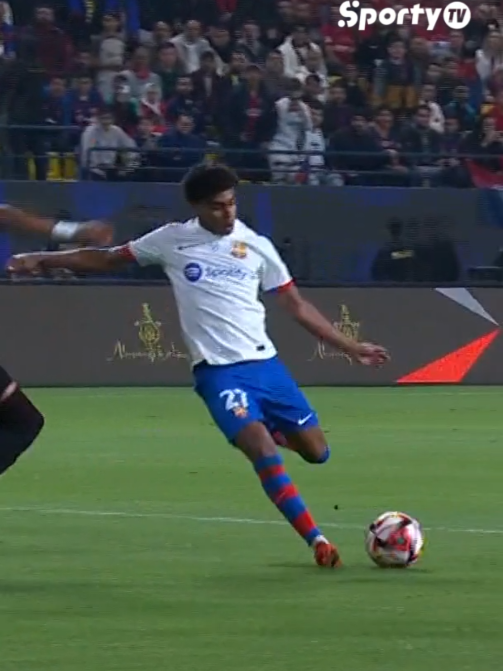 Throwback to when a 16-year-old Lamine Yamal scored his first goal in the Spanish Supercup. 👼🇪🇸🏆 #fcbarcelona #osasuna #spanishsupercup #lamineyamal #africanfootball #sportsontiktok #sportytv 