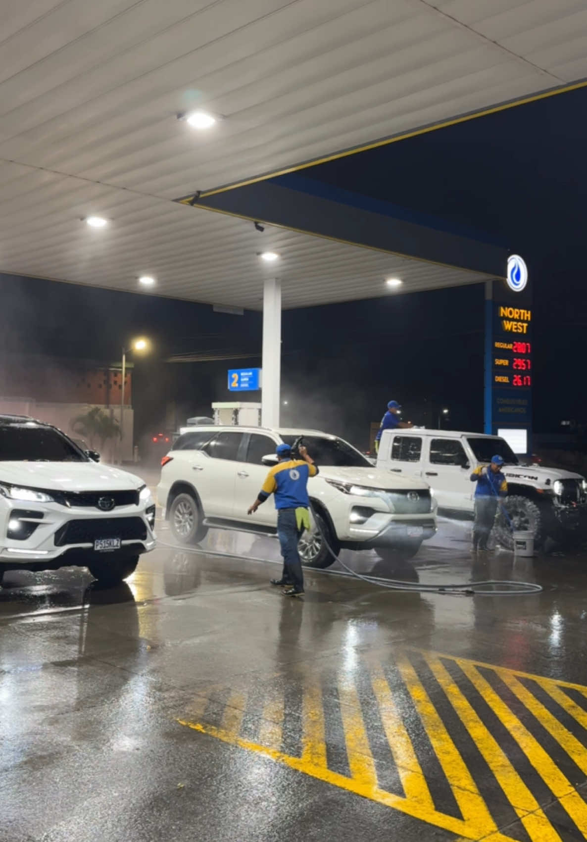 Y como dijo Hadrian… 😈🔥 #fortuner #fortunergrsport #fortunerlover #toyotaestoyota #jeepgladiator #gladiatorrubicon #luxurycarsgt 