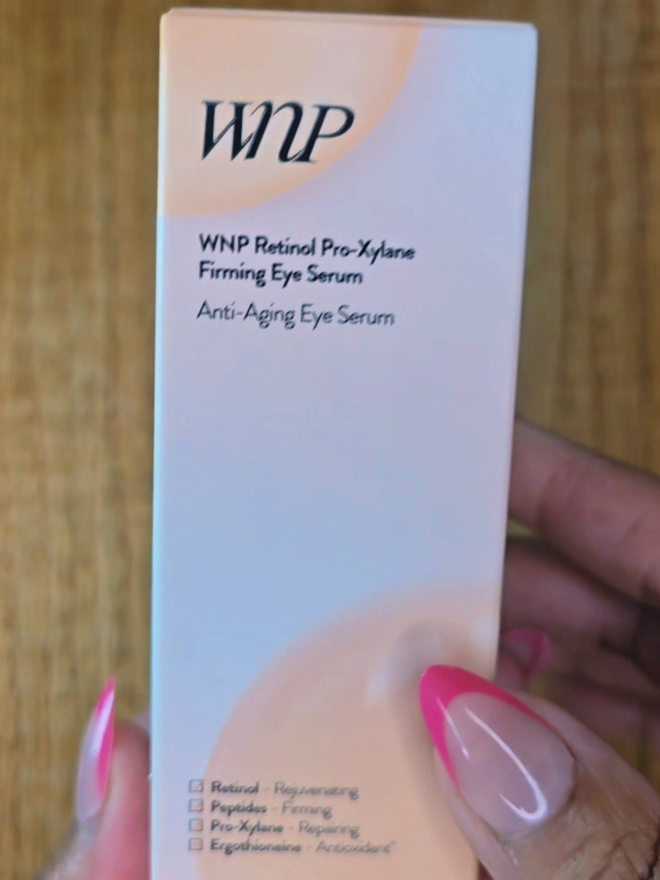 Porque los ojos son el centro de tu cara cuidalos @wnp #wnp #parati  #newyearnewaura #cremadeojos #mamisdetiktok #tiktokshopjumpstart #tiktokshopfinds #comoeliminararrugas #comoeliminarojeras 