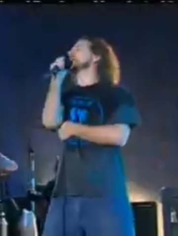 Pearl Jam - Jeremy, Do The Evolution (Argentina 26NOV05) #pearljam #jeremy #dotheevoltion #ferrocarriloeste #buenosaires #black #argentina #argentinatiktok #conciertoderock #argentinos #mother #alive #lastkiss #evenflow #soundgarden #eddievedder #JeffAment #StoneGossard #mikemccready #nirvana #love #aliceinchains #chriscornell #motherlovebone #kurtcobain #templeofthedog #black #rockandroll #musician #photography #pnw #losangeles #davegrohl  #rogerwaters #nickmason #sydbarrett #pinkfloydfans #pinkfloydmusic #richardwright #davidgilmour #rickwright #pinkfloydthewall #guitar #music #rock #davidgilmourfans #pinkfloydanimals #pinkfloydtattoo #pinkfloydexhibition #ledzeppelin #darksideofthemoon #progressiverock #fender #rome #italy #circomassimo #roma #italia #hollywood #ca #hollywoodbowl #inglewood #usa_tiktok #us #intuitdome #london #royalalberthall #england #🇬🇧 #🇮🇹 #🇺🇸 #metal #rockmusic #guitarist  #heavymetal #rockband #livemusic #florida #rocknroll #musicians #concert #singer #shinedown #rockmusic #rock #rocknroll #hardrock #livemusic #rockband #rockandroll #metal #heavymetal #metalmusic #guitarist #classicrock #musician #band #musica #rockstar #concert #singer #alternativerock #progrock #metalhead #newmusic #punkrock #popmusic #punk #rockmusic #festival #guitarsolo #guitartok #live #peacefularmy #costume #headbang #metal #heavymetal #festival #musician #songwriter #hit #hits #hitsong #00s #00sfashion #00srock #00smusic #rockstar #concert #concerto #concerti #concerts #konzert #koncert #concertoutfit #piano #concertos #progrock #rockmusic #guitar #musica #livemusica #guittarra #acoustico #guitarist #gitarre #konzert #akustik #guitartok #guitarra #concierto #guitare #guitare #chitarra #kitar #akustik #acoustique #acoustically #acoustico #acousticguitar #acoustique #acoustically #rockfestival #rockmusic #hairmetal #hairbands #radiorocksolid #music #musica #muzik #musique #muzika #muzyka #livemusic #liveshow #livemusica #live #tour #follow #like #share #guitarsolo #legend #🇩🇪 #germany #rockstar #🇺🇸 #usa_tiktok #usa🇺🇸 #la #california #ca #tiktokindonesia #tiktokjapan #españa #españa🇪🇸 #español #uktiktok #spain #rockandroll #hardrock #bass #drums #vocal #amusicasalva #internacionais #musicasinternacionais #rockinternacional #drummer #bateria #deathmetal #thrashmetal #doublebass #pedalduplo #drummers #metalheads #skankbeat #blastbeat #extremedrums #letrasdecanciones #videoyletras #rockporsiempre #clasicosdelrock #musicadepeliculas #classicrock #pelicula #movie #musicforever #parati #videoviral #hardrock #music90s #intro #liveperformance #livemusic #rockmusic #90srockmusic #90s #1992 l #onstage #chicago #rockmusiceditz #judgmentday #90smusic #retromusic #electricguitar #guitarcover #vivaelrock #guitartok #peacefularmy #costume #90smusic #headbang #rockstar #rockhalloffame #musician #songwriter #hit #hits #hitsong #90s #90srock #90sfashion #80srock #80smusic #acoustique #acoustic #rock #rockmusic #hairmetal #hairbands #radiorocksolid #music #musica #muzik #musique #muzika #muzyka #livemusic #legends #musicposterart #musicposters #musicwallart #musicart #musicartwork #rockandrollart #rockprints #rockposters #psychedelicbands #progrock #progressiverock #prog #metalhead #music #progmetal #rockmusic #vinyl #vinylcollection #classicrock #progressivemetal #rush #hardrock #usa #metal #progressiverockcommunity #vinylcommunity #rushband #recordcollection #artrock #vinylcollector #vinyljunkie #halloffame #britishrock #americanrock #usa #🇺🇸 #usa #🇬🇧 #videoviral #videomusik #videomusical #videosmusicales #musicvideo #musicvideos #festival #festivals #cine #amor #love #clasico #musica #letras #lyrics #lyriks #parati #traduccion #videosretros #musica80y90 #videos90s  #glammetal #softrock #hardrock #bandaamericana #eeuu #musicadelrecuerdo #videosdelrecuerdo #musicadelayer #cancionesdelrecuerdo #videosmusicales #videossubtitulados #clasicos #videosrock #rock80sy90s #videostiktok #videospopulares #rockanos80e90 #guitar