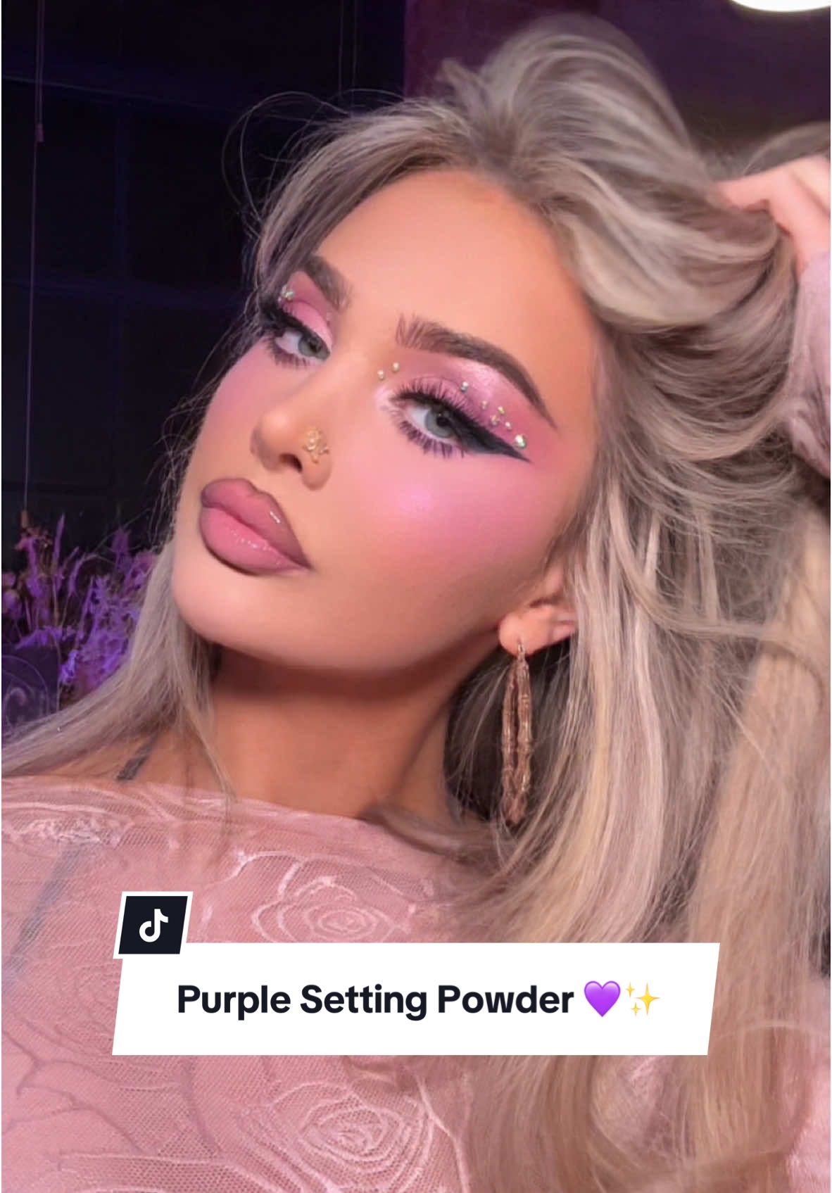 Purple setting powder has my heart 💜✨ Trying the Ube Birthday Cake powder from @Huda Beauty 💅🏼 #glammakeup #purplesettingpowder #ubebirthdaycake #hudabeauty #wingedliner 