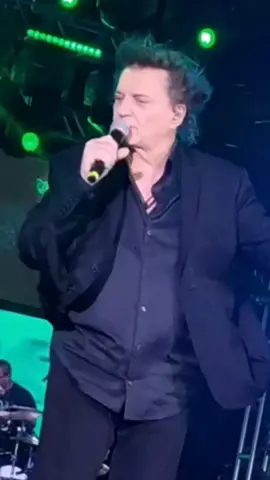 Fabio Jr quase sendo levado kkk eita chuva forte 🌧️ #NavioRoupaNova #FabioJr #FabioJunior 