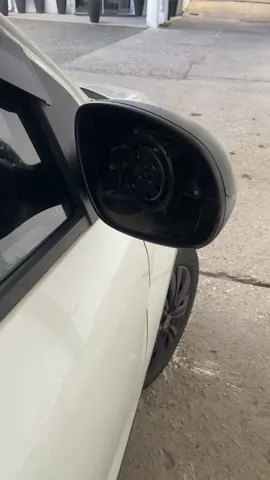 Confira como realizamos a substituição do espelho quebrado do retrovisor de um Fiat Mobi! #carro #carros #fiat #mobi #fiatmobi 
