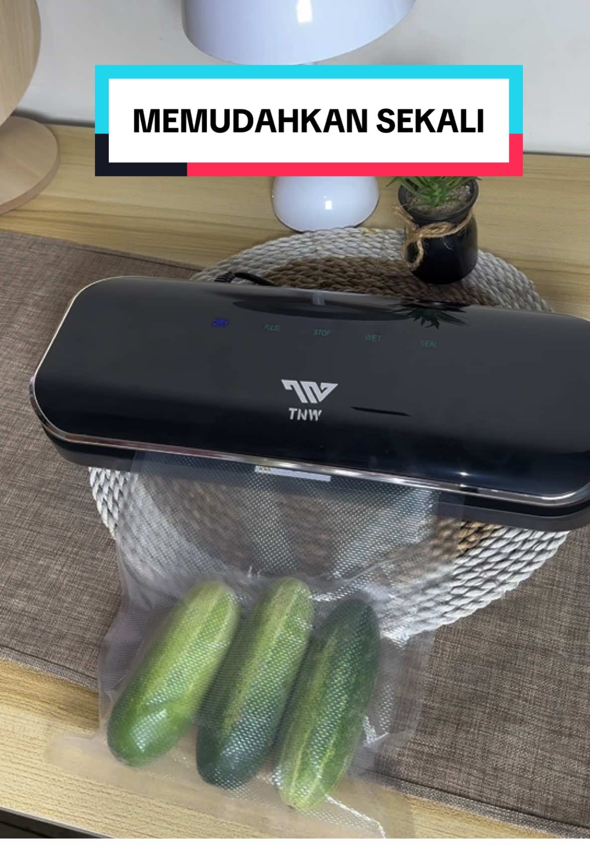 TNW Vacuum Sealer dari TNW simpan Makanan lebih rapi dan terjaga kualitasnya! Samaan yuk cek keranjang kuning yaaa✨🤍