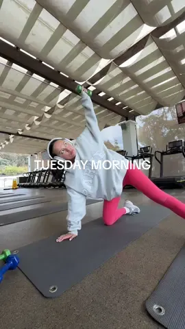 attempting to lock down a routine in the new year, resetting + staying consistent at the gym!♥️ #pregnancy #morning #routine 