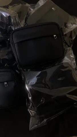 Sacoche homme à 8.000f✨pour commander écrivez nous sur Whatssap au 0712951103 ou cliquez le lien en bio 🥰#cotedivoire🇨🇮 #sac #pourtoi #challenge 