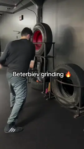 1hr is insane 😭🔥 (via @Samuel Décarie-Drole) #beterbiev #boxing 