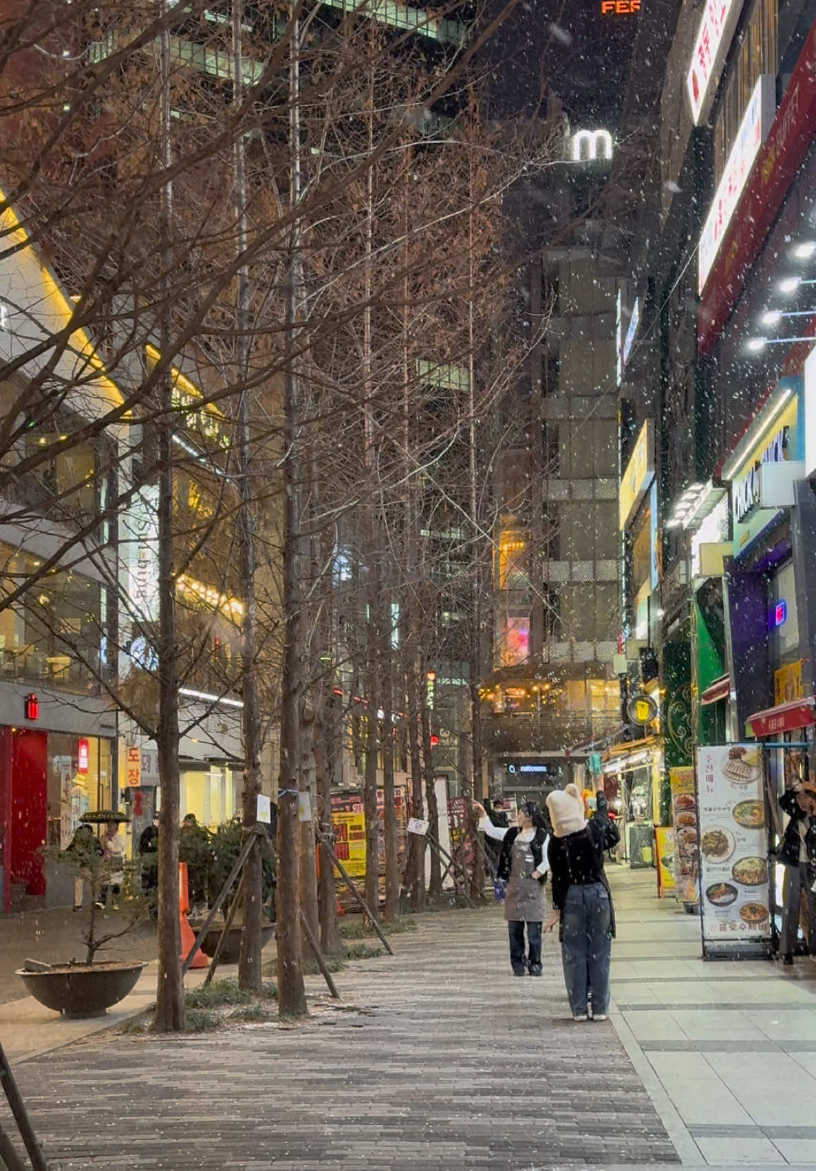 ❄️✨[070125]✨❄️  snow fall today in Myeongdong, Seoul 💫  #seoul #korea #myeongdong #snow #fyp #foryou 