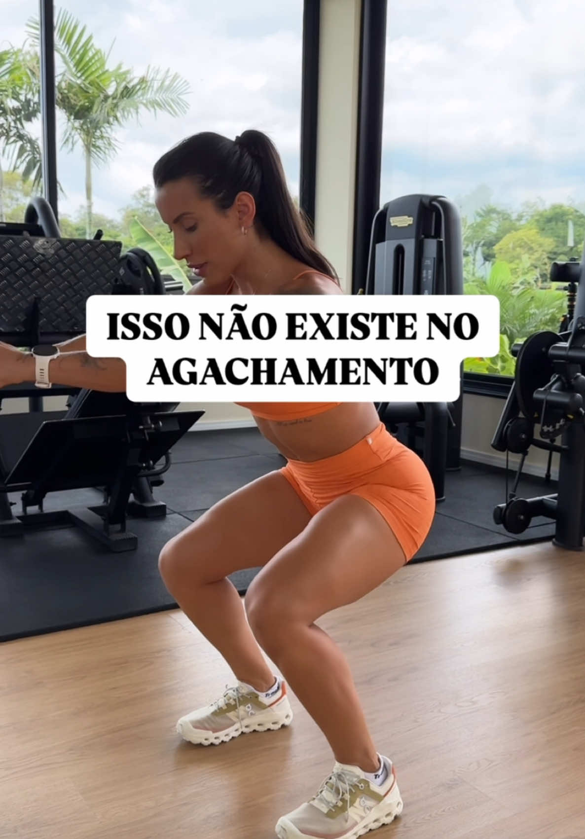 Conta aqui nos comentários👇🏽 O seu joelho ultrapassa ou não a ponta dos pés no agachamento? 