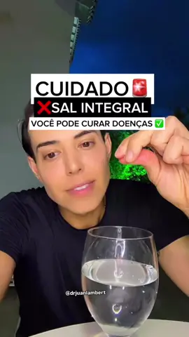 BORA FAZER O DESAFIO DA ÁGUA COM SAL? 1° PRECISA DIMINUIR O CONSUMO DE CARBOIDRATOS, TIRAR/DIMINUIR CARBOIDRATOS DA PRIMEIRA E DA ÚLTIMA REFEIÇÃO. 2° ÁGUA COM SAL INTEGRAL. Integral: sal marinho, sal de Mossoró, sal grosso, sal rosa do himalaia, checa se é INTEGRAL. *proibido sal refinado de cozinha.  3º 500ml de água + 1/2 colher de chá de sal integral - logo quando acordar em jejum.  Lembrando: durante o sono e quando faz atividade física, você desidratada. Precisa hidratar ✅  Ideal é 1 litro pra cada 20kg de peso por dia (Já contando os 500ml com sal integral). BORA COMEÇAR O ANO MAIS SAUDÁVEL ✅ #agua #aguacomsal #sal #hidratação 