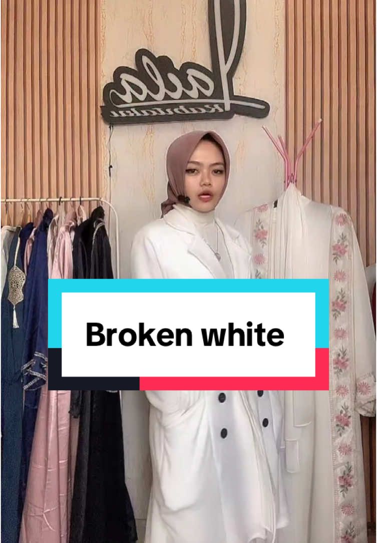 Rekomendasi blazer putih korean style , bahan tebal bisa tahan dingin 😍#blazer #cardigan #jisooblazer #fashionmuslimah #OOTD #bajulebaran2025 #fyppppppppppppppppppppppp #LIVEhighlights #TikTokLIVE #LIVE 