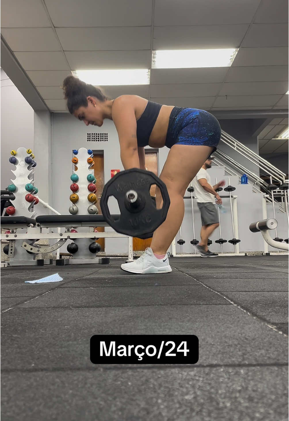 Vem acompanhar minhas pernas desinflamando e ficando com menos gordura ao longo de 2024. Eu nem acredito que esse último vídeo é de verdade. Nem acredito que essa perna é minha, que essa definição toda é na minha perna. Foi um ano suado, de muita consistência, pra alcançar esse resultado. Mas valeu cada gota de suor derramada. . #vempraescada #lipedema #treinofeminino #antesedepois #Fitness #GymTok 