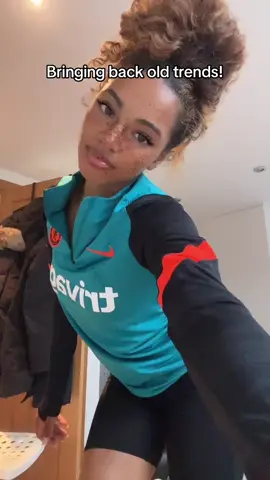 Both me and @Brooklyn💋 are doing this lmao 😭#curlyhead #fyp #viral_video #slimthicc #itsssraynaa #2022 #lightskin #oldtrend #bluefit #GymTok #doublecup #bringingbackoldtrends 