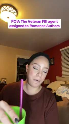 Bob at the eff 🐝 👁️ has seen some things…#BookTok #booktokfunny #bookishhumor #romancebooks #darkromancebooks #sheebyreading