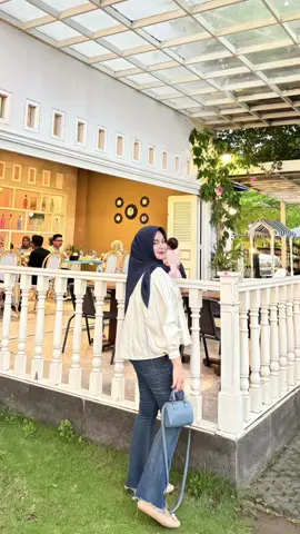 Ide outfit simple ketemu mantan check 🍒✨🎀💗 #padahariini #ootdcantik #OotdSimple #outfitinspiration #outfitinspo🔥 #ootdkece #fashiontiktok #ootdsimpel #fashionhacks 