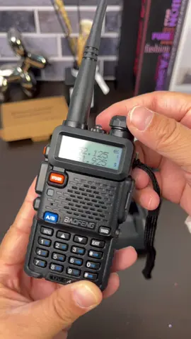 In emergency,staying connected is you lifeline ‼️ #walkie #safetyfirst #emergency #fyp #ttshop #fyp #viralvideo #tiktokmademebuyit #us #spotlightfinds #tiktokshopnewyearnewarua 