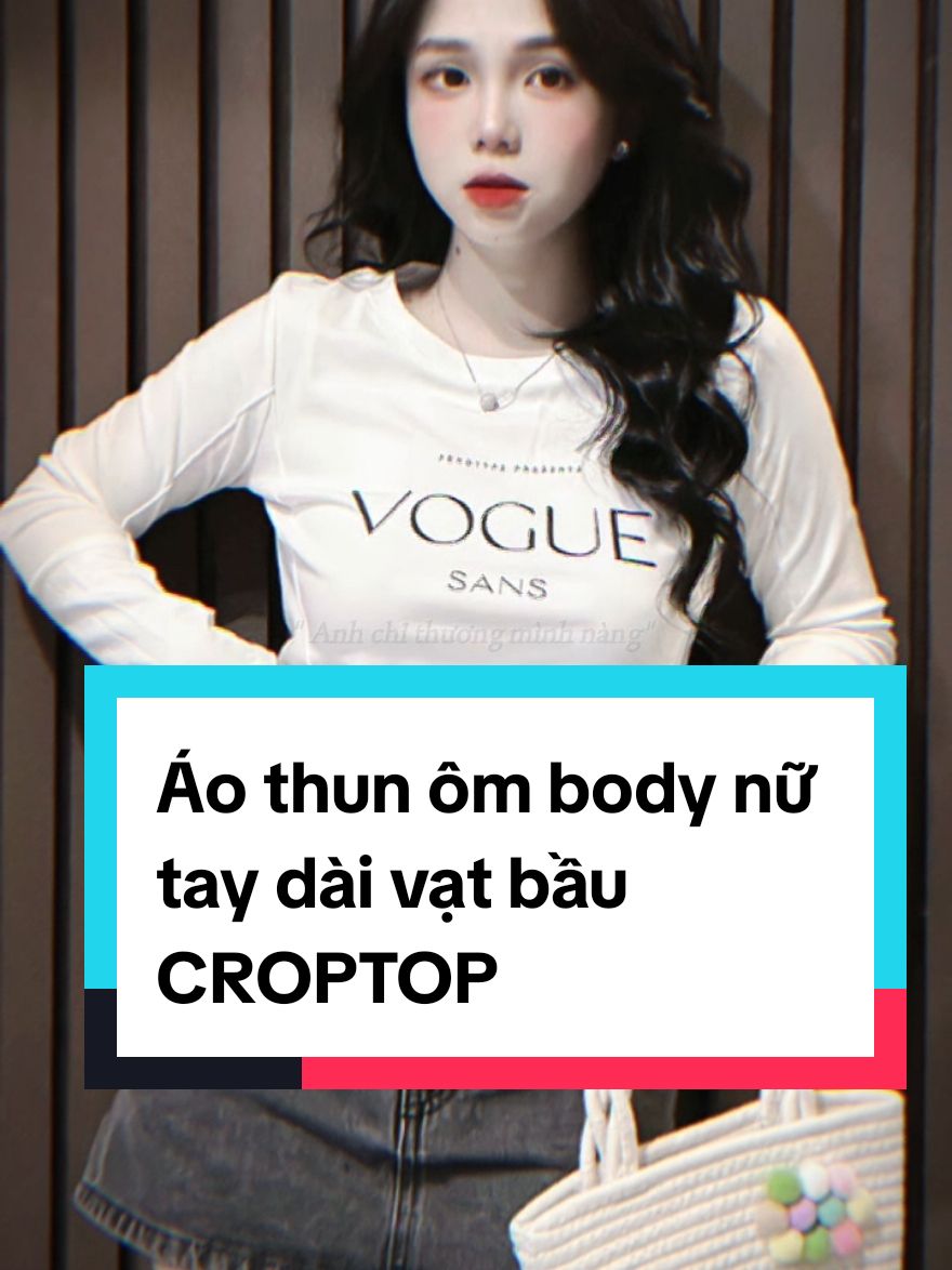 Áo thun ôm body nữ tay dài vạt bầu CROPTOP phổi chữ trước ( chữ VOGU. ) Cổ Tròn Women mới Giá chỉ 85.000₫! #aothunnugiare #aothunnu #aothunthai #aothudong #aoxinh #aothunthai #thinhhanh #xuhuong #muataitiktok #CapCut 