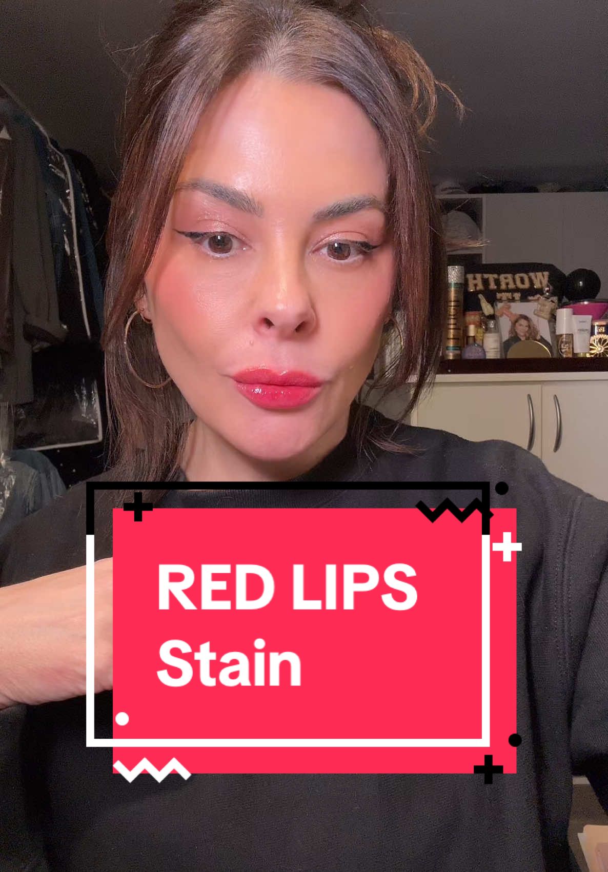 Non committed red lip #redlipstick #redlip #universalredlipstick #easymakeup #makeupover40 #matureskinmakeup #lipstain #makeuptutorial #makeup #fyp 