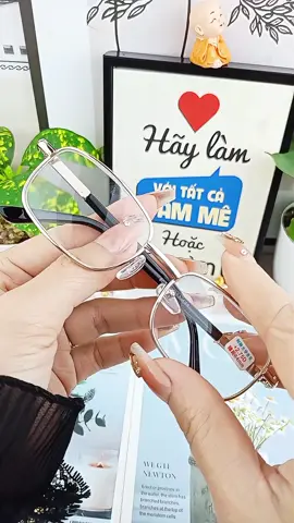 kính lão đọc sách tròng thủy tinh #kinhlao#kinhlaothi #kinhnguoigia #kinhvienthitrungnien #kinhvien #kinhvienthi #kinhlaonam #kinhlaonu #kinhdocbao #kinhdocsach #review #xuhuong 