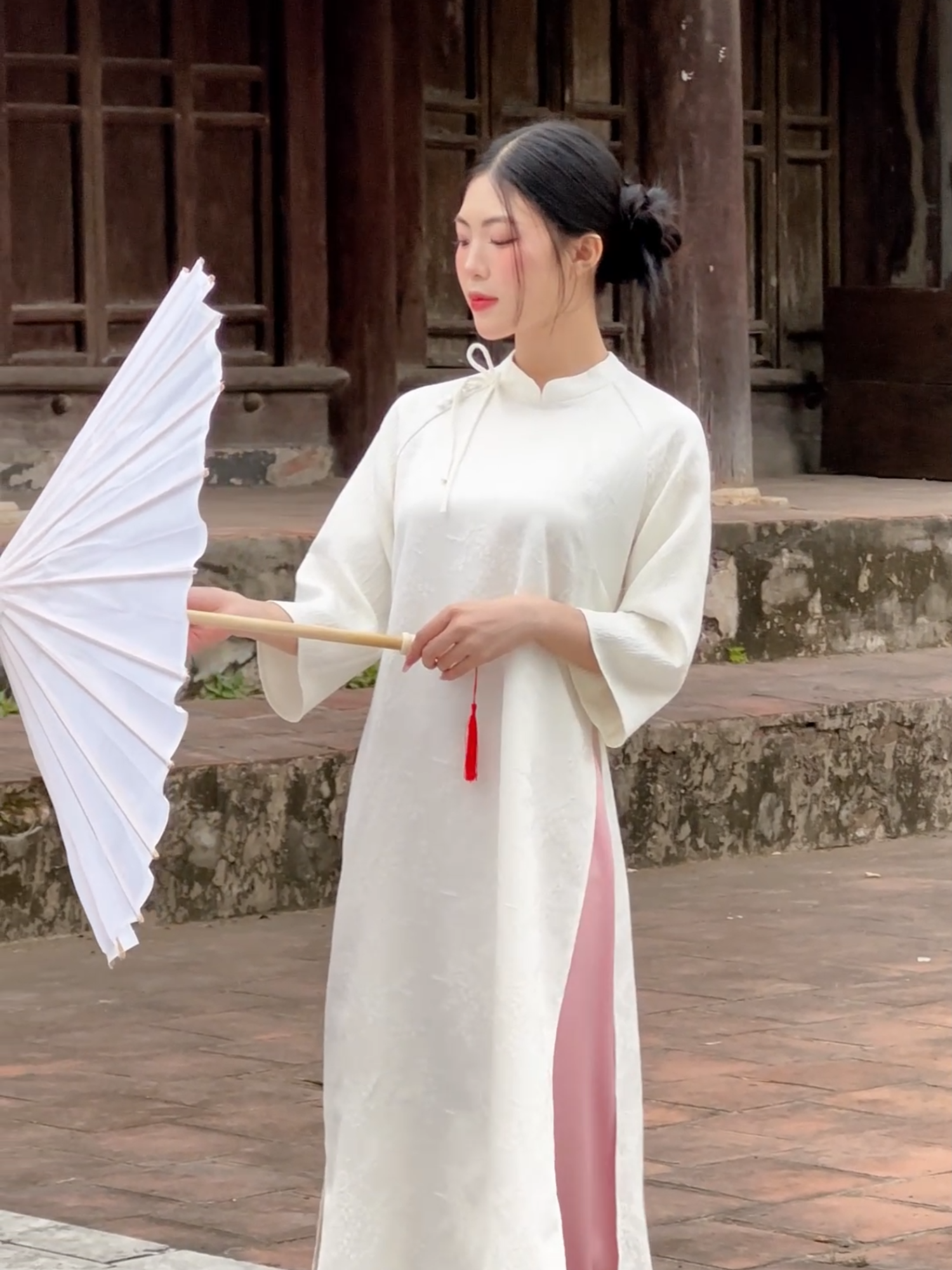 Ngó lên thấy miệng em cười ~ Như búp hoa nở, như mặt trời mới lên #TikTokFashion #linlystore #thoitrang #tiktokshopmall #xuhuong #aodaitruyenthong #tet #aodai