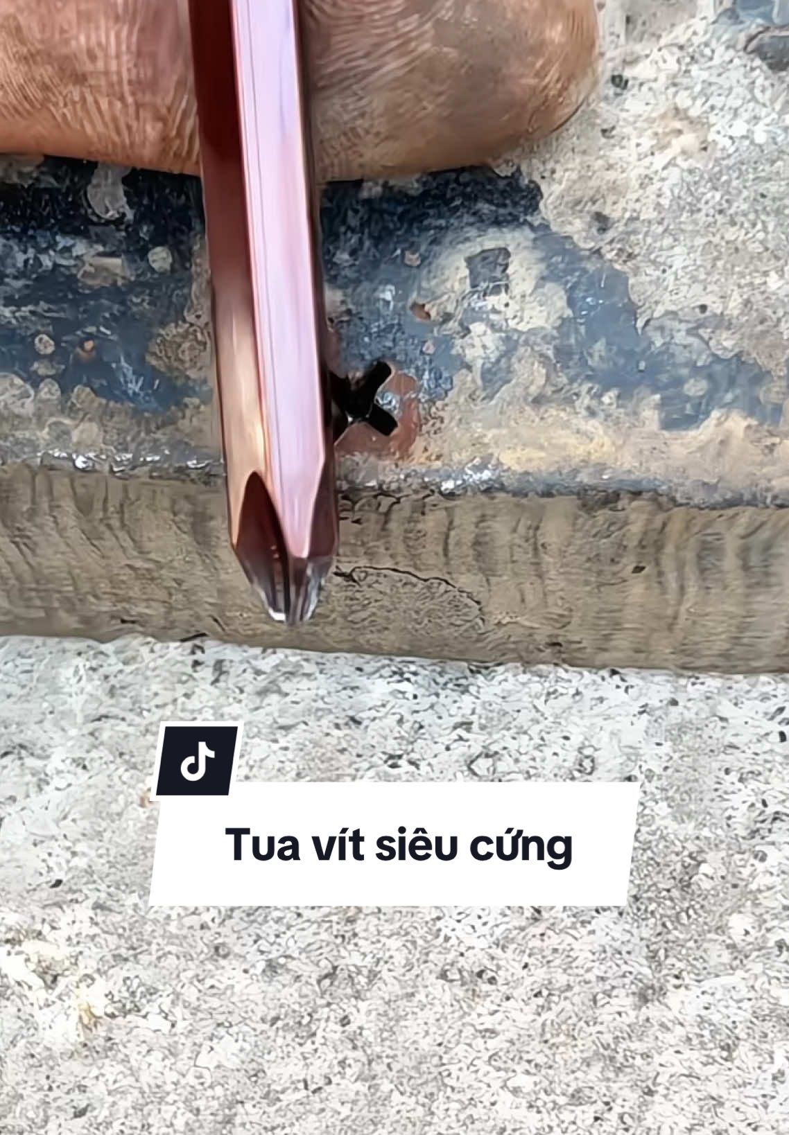 Đôi tua vít thép CRV siêu cứng, thiết kế xuyên tâm từ đầu mũi đến chuôi cán, đóng đục rất khoẻ #tuavit #tuavitdanang #thepcrv 