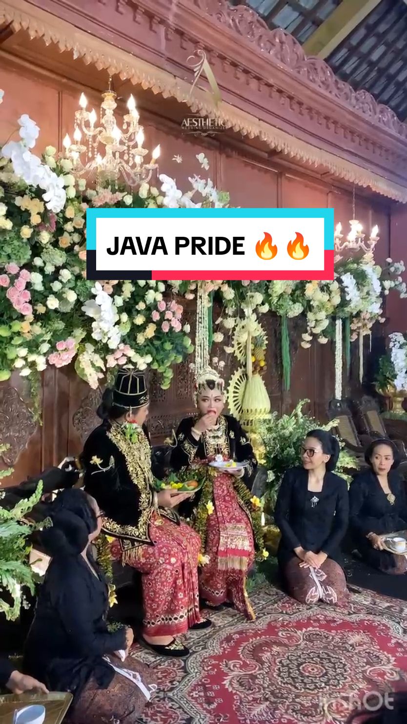 Java pride...  SHABRINA & BAGAS #panggihmanten #weddingjogjakarta #paketpernikahanmurah #paketpernikahan #xyzbca #explore #wedding #fyp #weddingvibes #weddingorganizer #vendorwedding #pernikahan #weddingday #weddingorganizeryogyakarta #aesthetic #adatjawa #panggihmanten 
