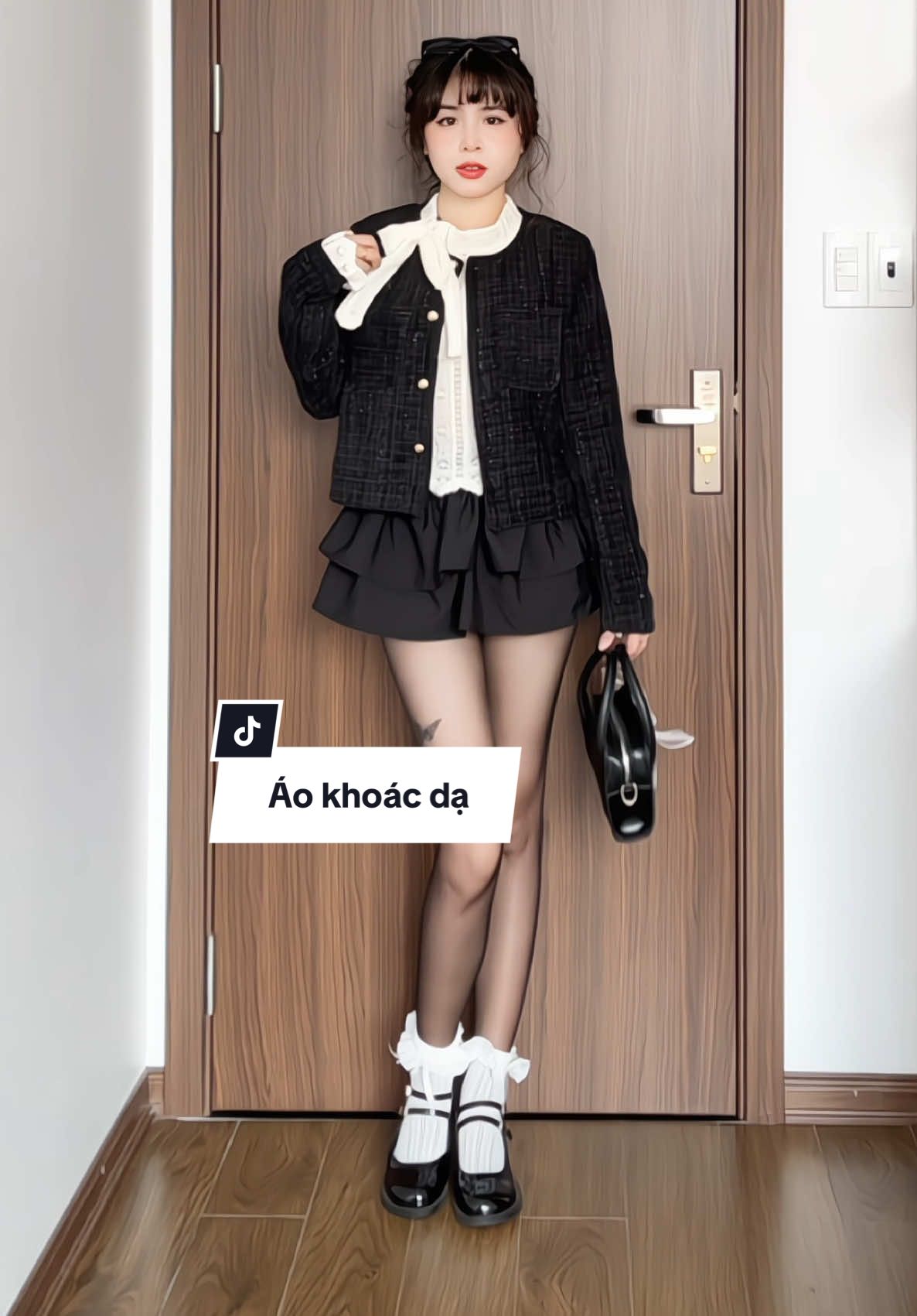 Trả lời @Vân 💁 Sắm Tết 🧧 rùi, sắm áo khoác dạ mặc nhìn sang chảnh lun 🤩 #xuhuong #fyp #foryou #fashion #reviewquanao #aokhoacda #aokhoacdanu #aokhoacdatweet #aokhoacdatweetcroptop #aokhoacdacroptop #mihohouse  
