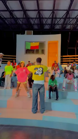 “Axel Merryl serving vibes in the iconic Jones Connection yellow cropped tee! 🔥🎶 Style meets rhythm in his latest look. #AxelMerryl #jonesconnection @Axel Merryl @Tony mix🐊 @🦂Tatie Mendel La Comedienne #viral #clothinglinebrand #FashionKing 