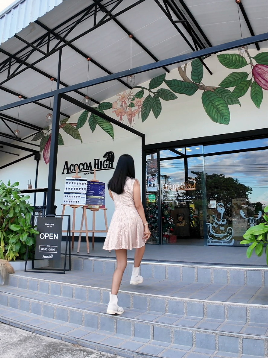 ลองไปชิมโกโก้ดูไบที่ Acocoa High สิ อร่อยมาก ขนมก็อร่อย แถมร้านตกแต่งสวย บรรยากาศก็ดี๊ดี 🥰 #โก้โก้ดูไบ #คาเฟ่  #คาเฟ่บางแสน #พิกัดร้านลับ #อร่อยบอกต่อ  #tiktokพากิน #acocoahighสาขาบางแสน 