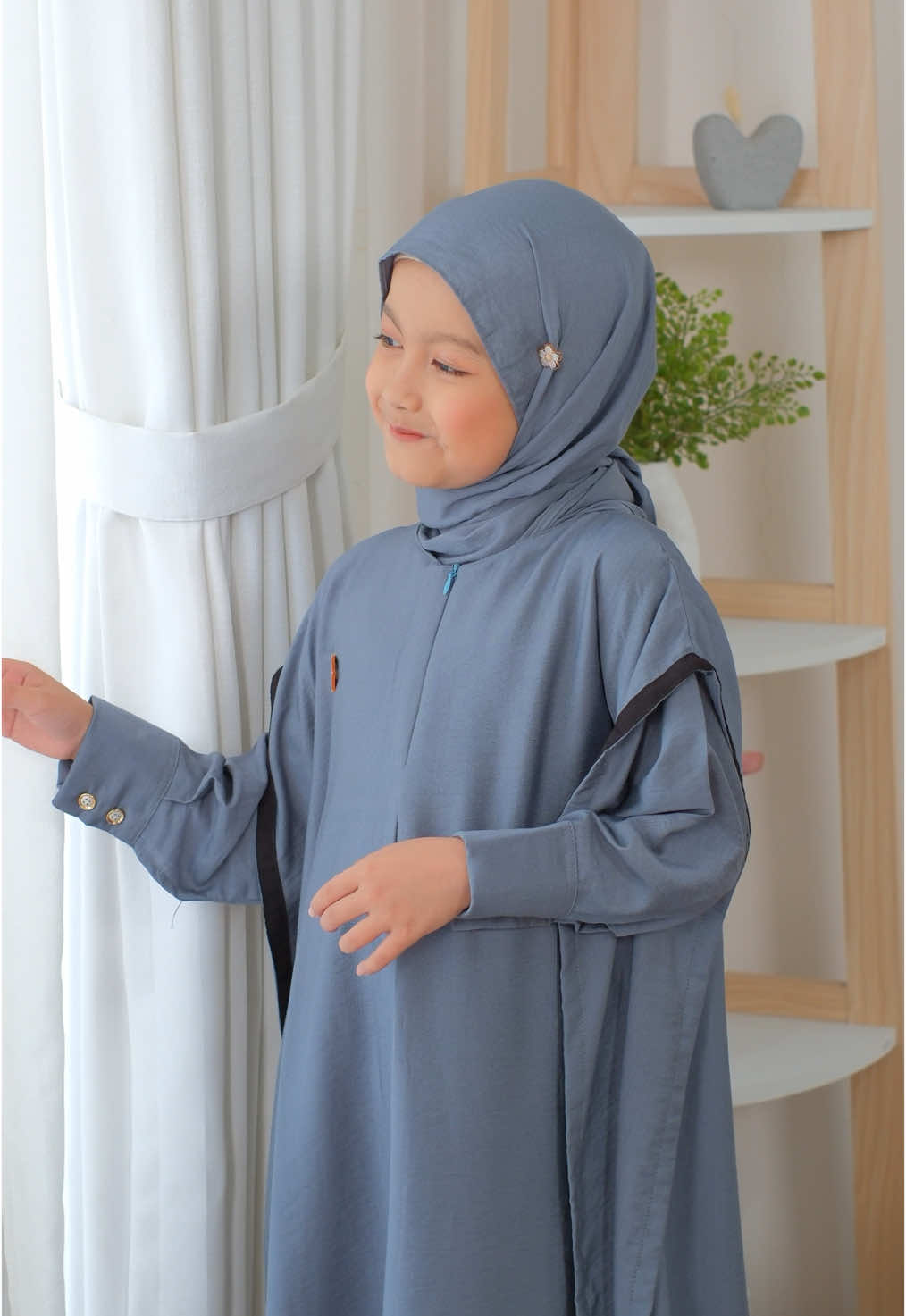Bismillahirahmanirahim. Yang ditunggu2 akhirnya launcing juga nih bun…😍 Abaya anak set Hijab, gamis anti gerah, anti ribet buat anak nih bun, cocok untuk lebaran 2025. Yuk digercepin😇 #gamisanaktanggung #gamisanakperempuan #gamislebaran2025 #gamisanaklebaran2025  #Ramadan 