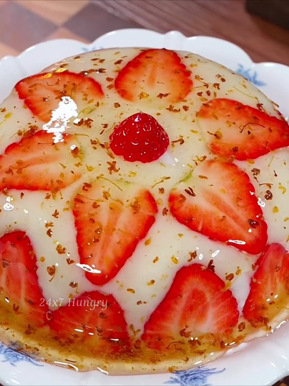 Strawberry Yam Cake #satisfying #viralfood #FoodLover #food #Foodie #foodrecipe #cookwithme #cooking #foodtiktok #foodtrend 
