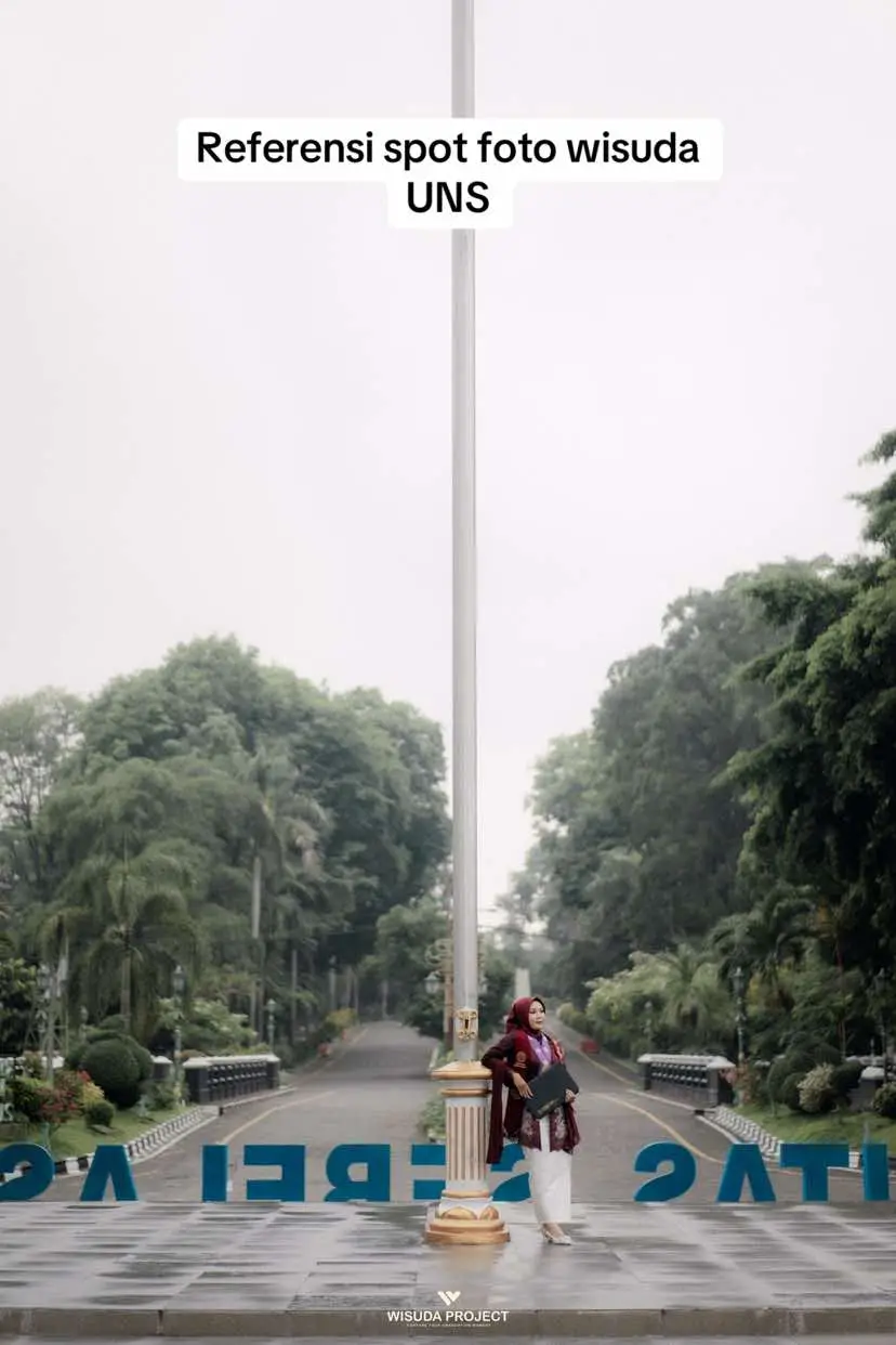 Bagi yang mau foto wisuda di UNS kota kasih referensi spot foto wisuda yang anti mainstream #serunyaliburan #euforia2025 #wisudaprojectbya7 #wisudatelkom #Love #graduated #graduation #wisudaipb #photowisuda #wisudabandung #wisudaundip #wisudasemarang #wisudaunnes #wisudaui #wisudajakarta #UGM #wisudajogja #uns #wisudauns #wisudasolo #wisudaunj 