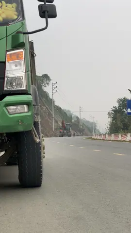 Lâu lắm mới đc thả. @Lê phú #máyxúc #dx140 #2025 #nghenghiepcuatoi #láixe #xeben #làocai #🎺 #độ #kènongtrắng🐝🐝🐝 #kèntháidúi🎺  #dx140_5k 