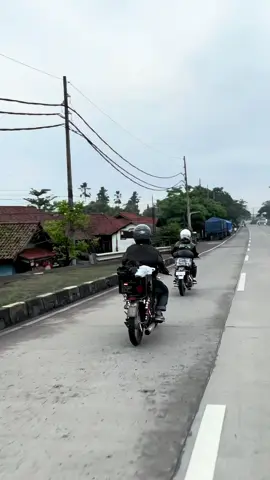 Vibes pagi” masih di kota orang #fyppage #cbdownsize #icikiwir #xyzbca #lewatberanda #nyebeyuk #cbtouring #bahanstory 