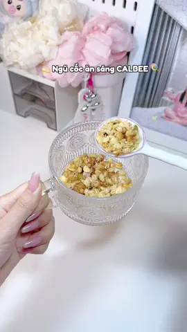 Bữa sáng chuẩn bị chỉ trong 1p 🤤 #ngucoc #calbee #doanvat #doansang #embehan04 