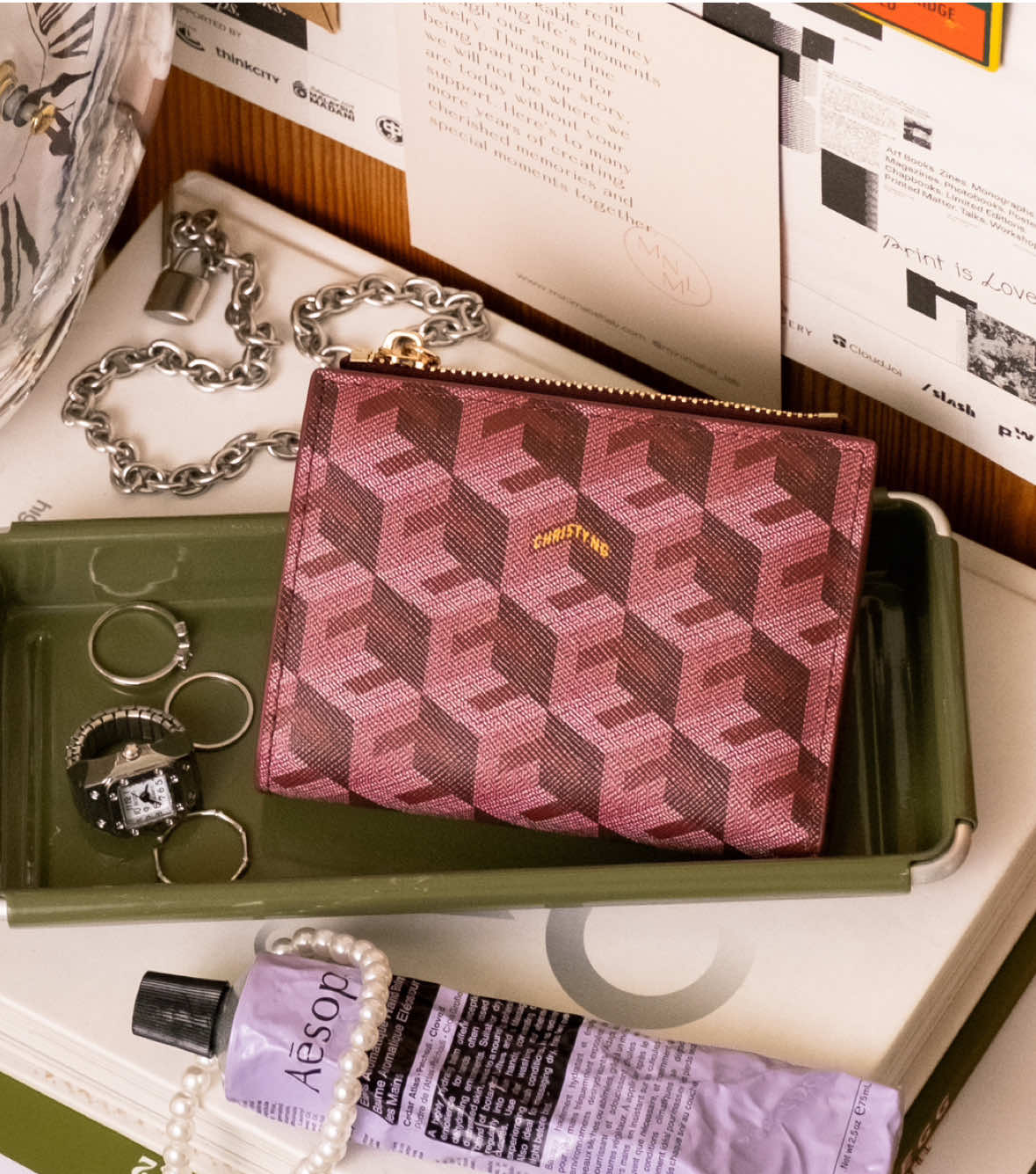 Everybody’s favourite print, now available in a classy wallet - Erin.