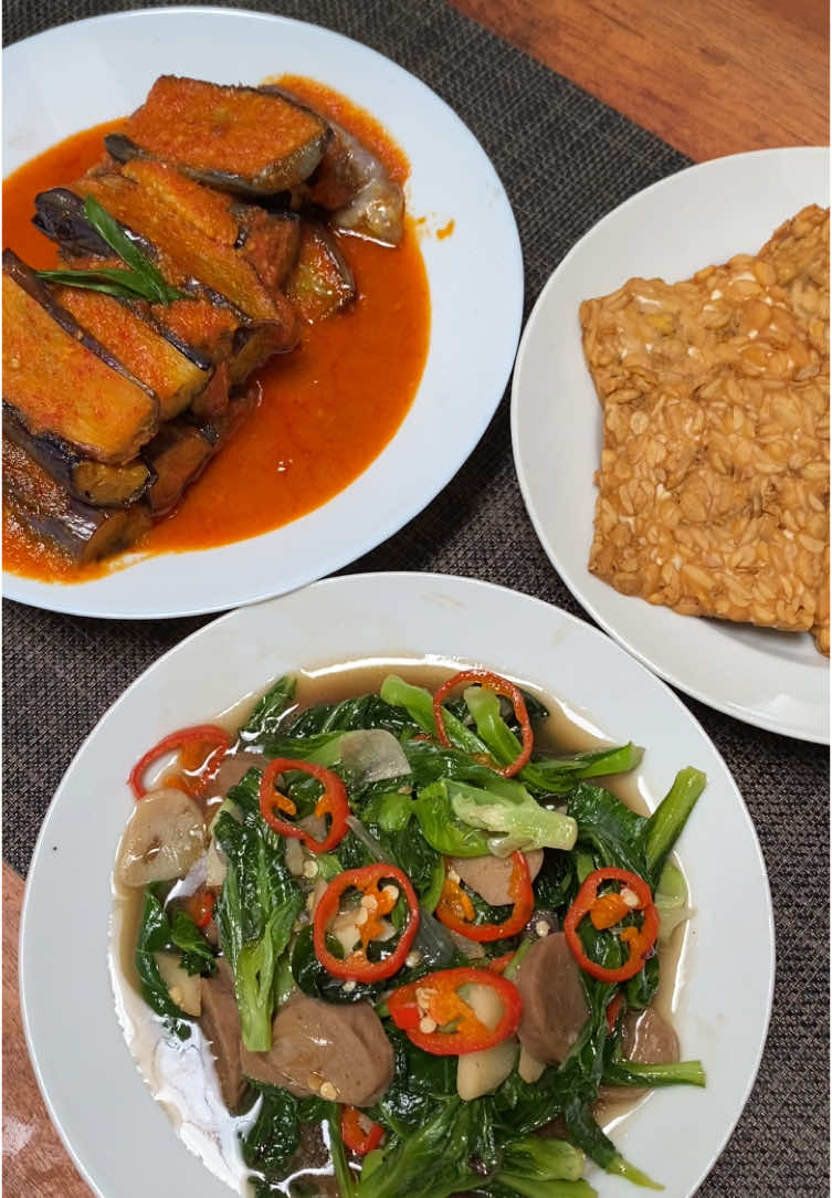 Tumis kiciwis bakso, terong balado, tempe goreng 🍲 #masakan #menumasakansimple #masakanrumahan #fyppppppppppppppppppppppp #fypdongggggggg 