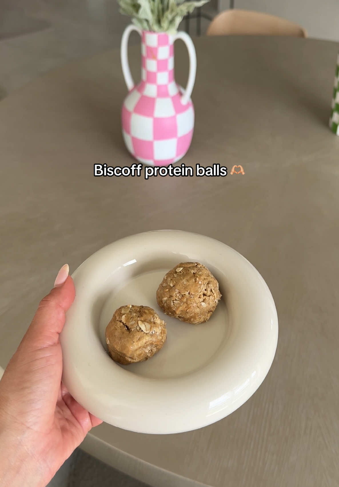 When I tell you I’m obsesssedddd w these.  Soooo yummy !! Recipe in the @TammyFit app my loves #tammyfitapp #recipes #proteinballs 