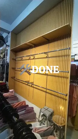 interior toko ➡️ WPC + Rak display #interior #interiortulungagung #walldekor #wpc #wallpanel #interiortoko  #hijabtulungagung 