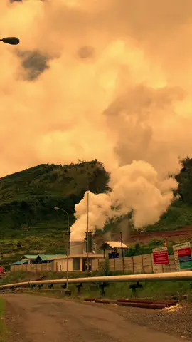 من أنت؟ لماذا صلاتك قوية لدرجة أنني لا أشعر بأي مشاعر Siapa kamu? kenapa do'a mu begitu kuat sehingga aku tidak memiliki rasa kepada siapapun. #quote #arabicsong #story #islami #fyp 