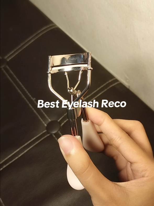 affordable eyelash curler for girls out there💗 #pinkflash #eyelashcurler #affordablemakeup #bestrecommendations 