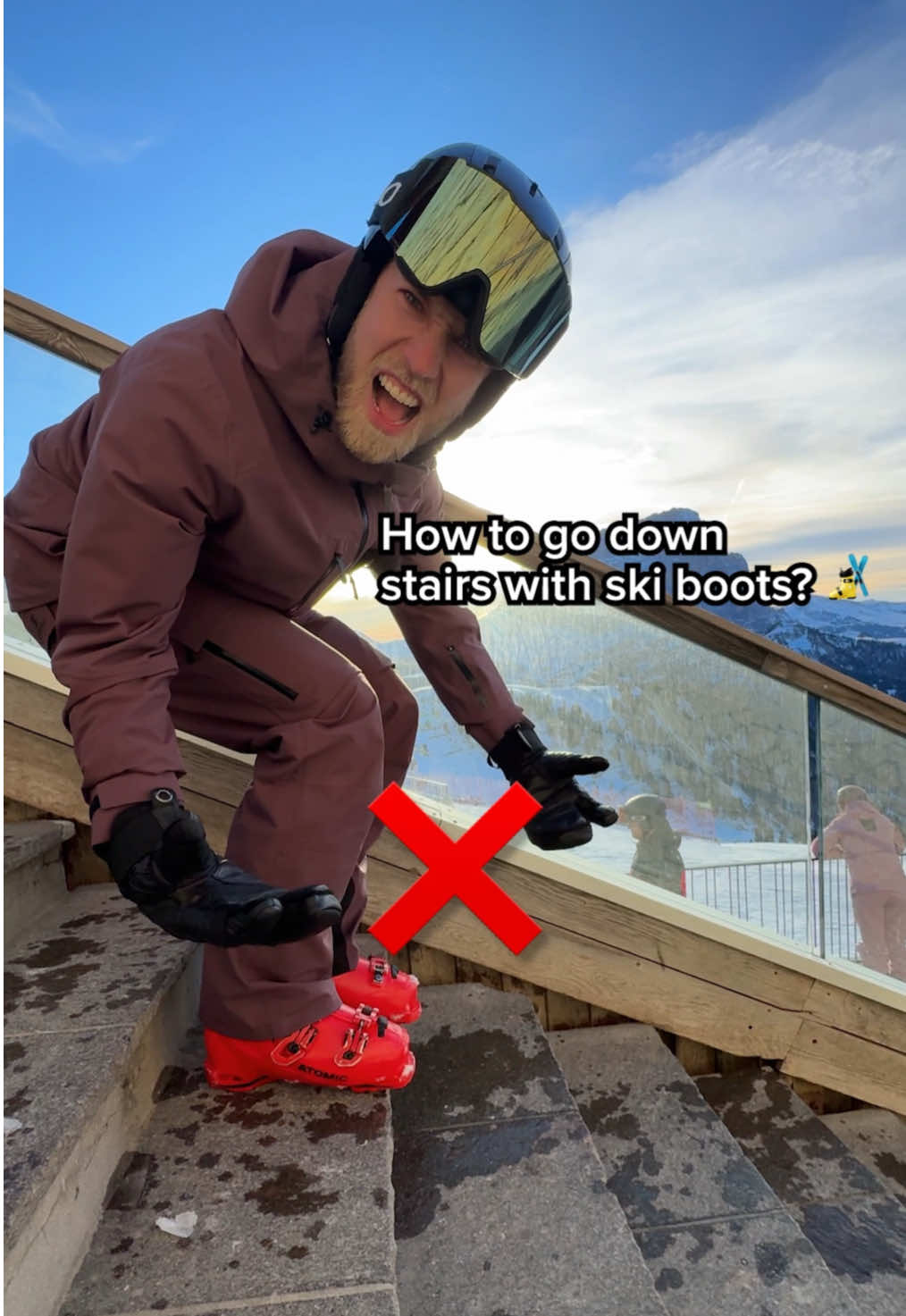 😳 What are your tips? 💡 #ski #skiing #skiboots #stairs #fail #hack #tip #tips #triks #alps #mountains #problem 