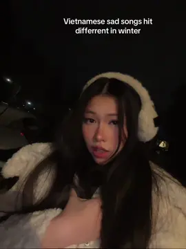 Nghe tí nữa khóc được luôn á nhưng mà nó phải buồn buồn dị mới đã#fyp #vietnam #vietnamesegirl #lipsync #asian #wintervibes 